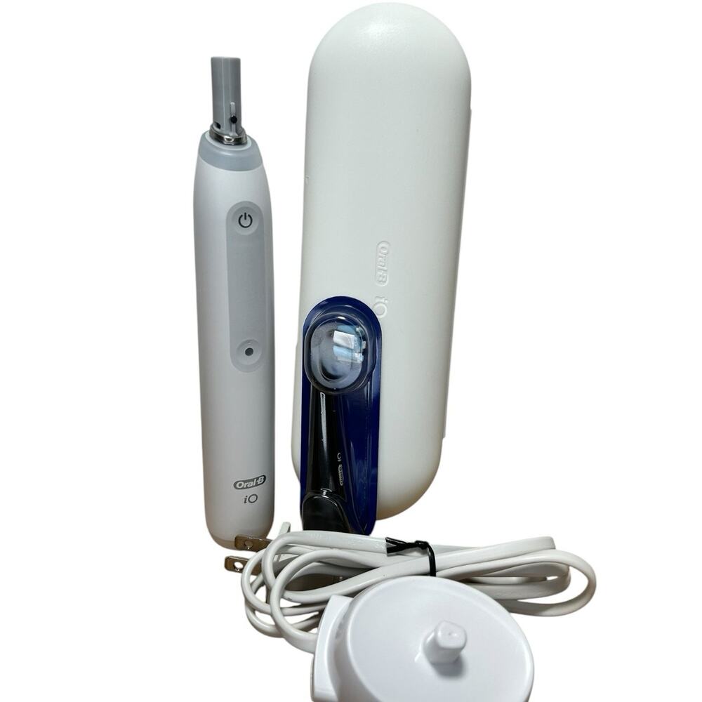 Oral-B iO Series 3 White Electric Rechargeable Toothbrush 3769 No Box